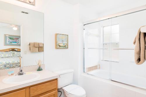 Family Getaway Townhome at Lake Berkley 15min to Disney photo 10