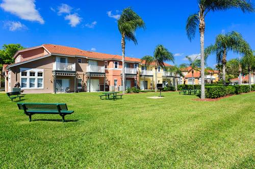 Family Getaway Townhome at Lake Berkley 15min to Disney photo 8