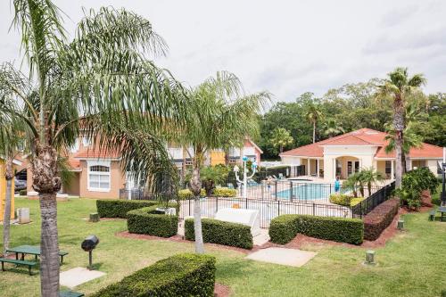 a yard with a pool and a house at Family Getaway Townhome at Lake Berkley 15min to Disney in Kissimmee