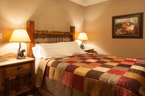 a bedroom with a bed and a desk with two lamps at Hood View 30 Day Minimum cabin in Mount Hood