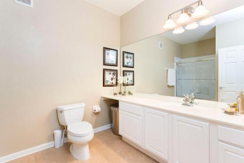 3Br 2Bath Condo Balcony 5min Conv Center 1388ft photo 4