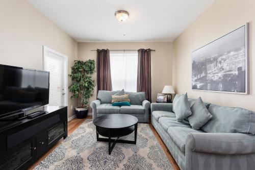 3Br 2Bath Condo Balcony 5min Conv Center 1388ft photo 13
