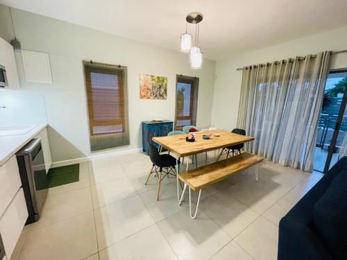 Ruang duduk di Beachcove Apartment 2
