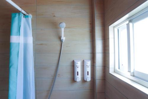 Kamar mandi di 耶伊親子溜滑梯民宿