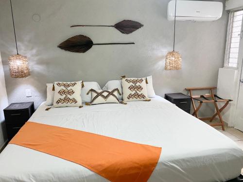 Una cama o camas en una habitación de Coco Suites by Andiani Travel