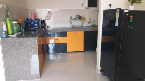 Cucina o angolo cottura di TATA Rio De Goa - Resort style apt,6 KM from Airport