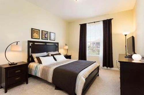 3Br 2Bath Condo Balcony 5min Conv Center 1410ft photo 1