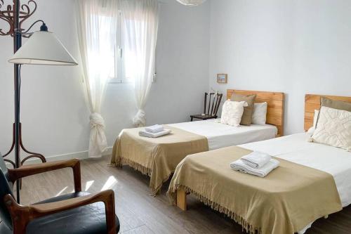 Llit o llits en una habitació de Apartamento con personalidad a 600 m de la playa.
