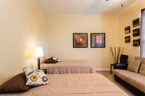 3Br 2Bath Condo Balcony 5min Conv Center 2087ft photo 19