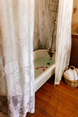 Bilik mandi di Calderwood Inn
