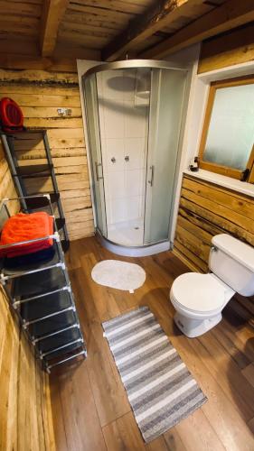 Bilik mandi di CABAÑA RUSTICANA