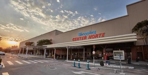a large building with a center node sign on it at Flat WiseSP - Expo Anhembi in Sao Paulo