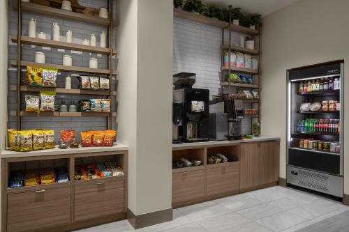 Kemudahan buat kopi dan teh di EVEN Hotel Atlanta - Cobb Galleria by IHG