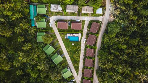 Bazén v ubytování Wanpratheep Village Kohphangan nebo v jeho okolí