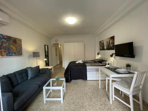Fuengirola, Los Boliches - Nice Studio Right on the Beach.