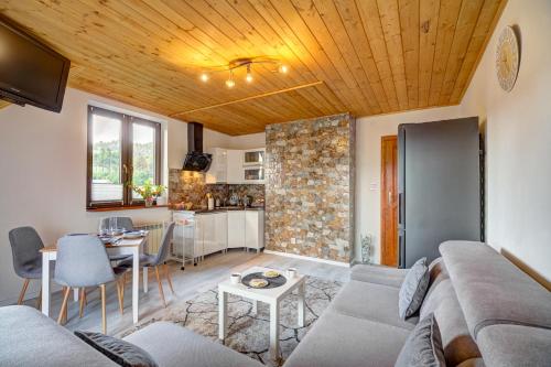 Kuchyň nebo kuchyňský kout v ubytování Apartamenty Szwarcowa