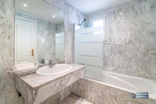Puerto Banús Finest 2-BDRM apt - 50 metres to Beach