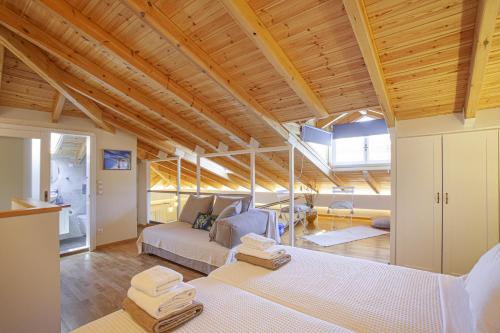 Ένα ή περισσότερα κρεβάτια σε δωμάτιο στο The Dreamy Loft Corfu