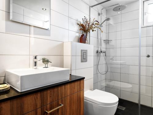 Koupelna v ubytování LIV URBAN Suites