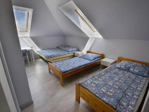 a room with three beds in a room at Noclegi u Alicji in Wola Kalinowska