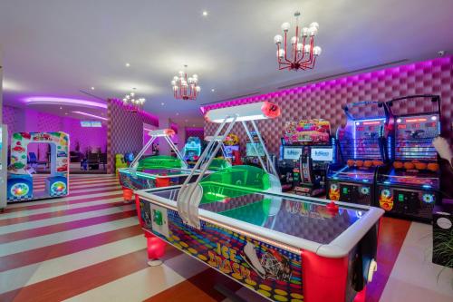 a room with two arcade games and a game at Granada Luxury Belek - Family Kids Concept in Belek