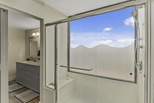 Ένα μπάνιο στο Sands Of Kahana PH 381 3Bd 3Ba OF condo