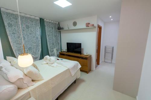 Giường trong phòng chung tại Residencial Ykutiba- Imbassaì Ap A-103