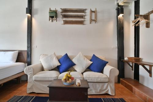 Velawarin Hotelにあるベッド