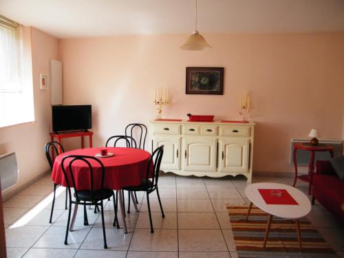 TV a/nebo společenská místnost v ubytování Villa des Capucins