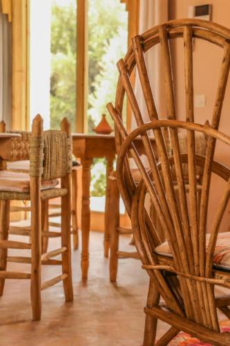 a dining room with wooden chairs and a table at Upupa de l’Atlas in Marrakech