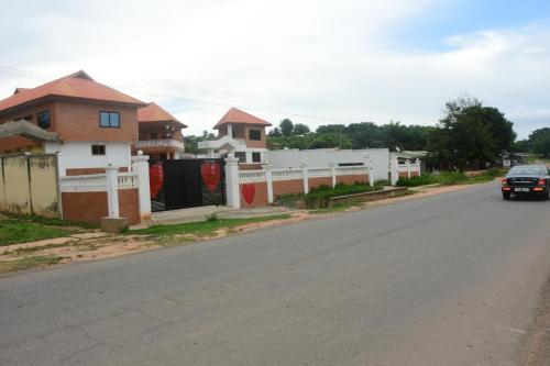 Gallery image of Odo So Royal Hotel in Oko Sombo