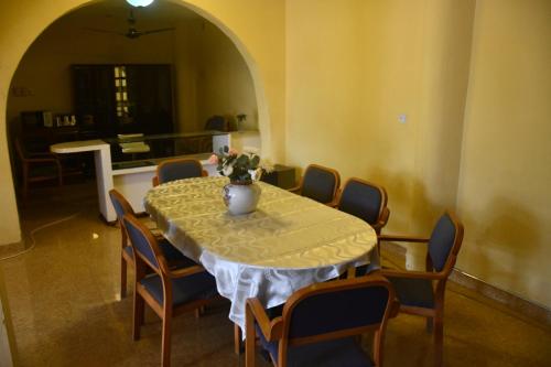 Gallery image of Odo So Royal Hotel in Oko Sombo