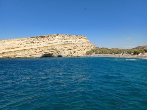 a large body of water next to a rocky beach at Zeus Traditional House in Mitrópolis