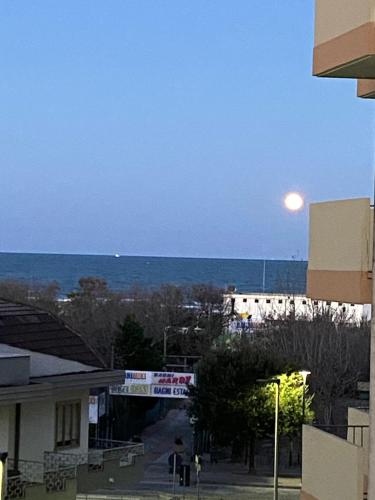a view of the ocean from a building at Karpa House in Sottomarina