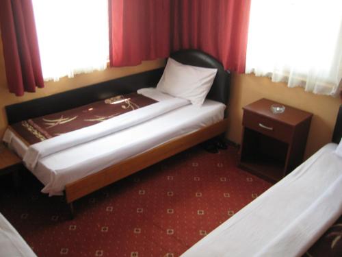 Postelja oz. postelje v sobi nastanitve Hotel Necmi