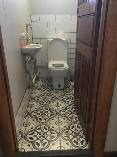 
A bathroom at Mount Torrens Hotel
