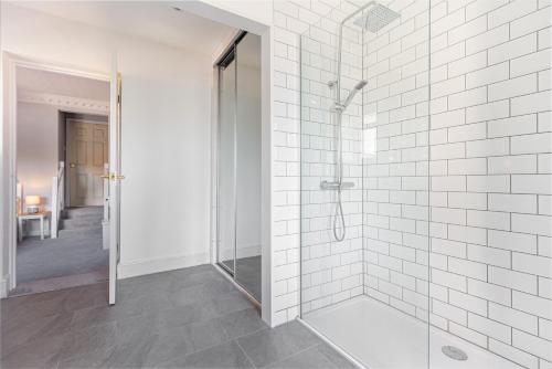 Kúpeľňa v ubytovaní Guest Homes - Droitwich Road Dwelling