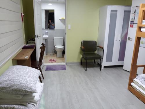 Postel nebo postele na pokoji v ubytování Hans House