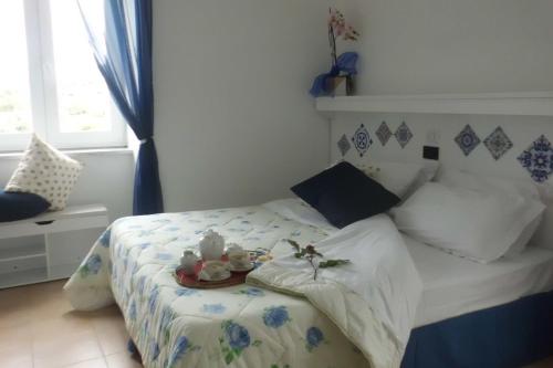 Ένα ή περισσότερα κρεβάτια σε δωμάτιο στο Oasi Madre della Pace