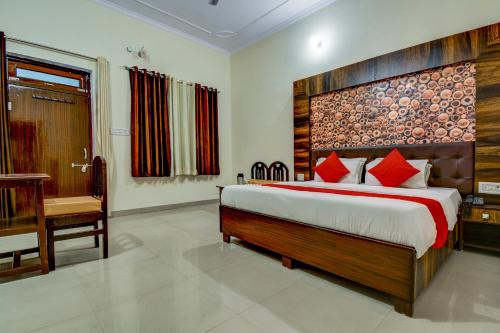 מיטה או מיטות בחדר ב-Hotel Saif Ranthambhore