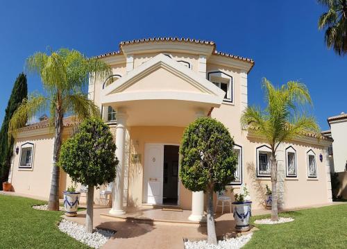 Fotografia z galérie ubytovania Spacious 700m2 villa, Golfers paradise. v destinácii Santa Fe de los Boliches