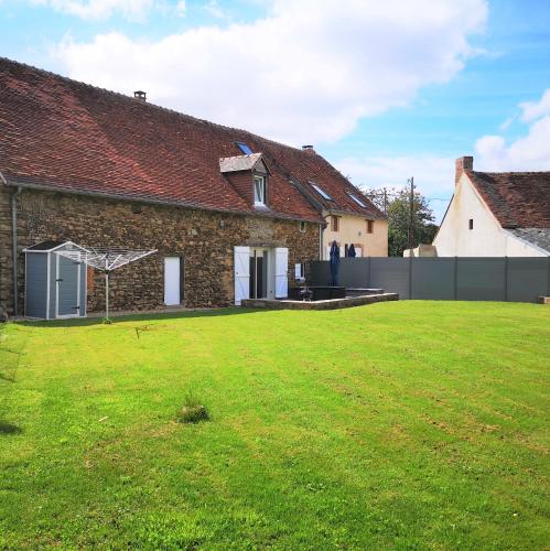 a house with a lawn in front of it at Les Fougères Du Lac in Saint-Plantaire