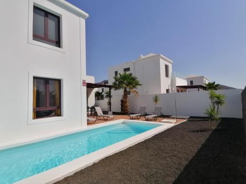 Villa Bolboreta with private pool