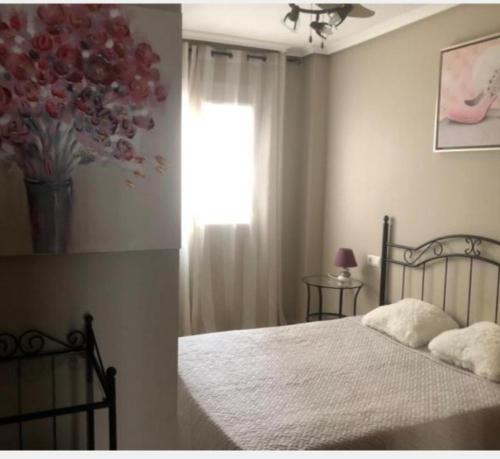 Apartamento con 2 stanze letto tesisinde bir odada yatak veya yataklar