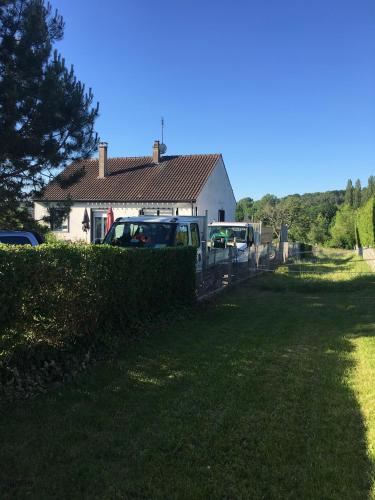 a truck parked in front of a house at JARDIN DE CAMPAGNE in Ully-Saint-Georges