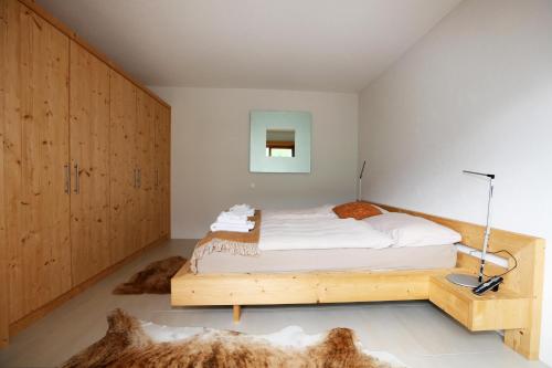 A bed or beds in a room at Eggetli