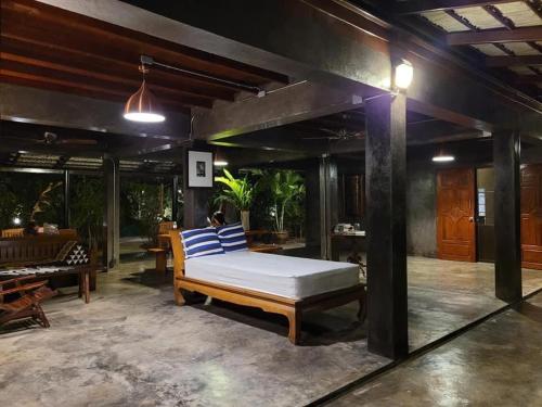 a bedroom with a bed in a room at HomeandHomestay Chiang Kham in Chiang Kham