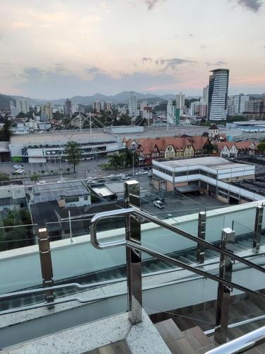 Nespecifikovaný výhled na destinaci Blumenau nebo výhled na město při pohledu z apartmánu