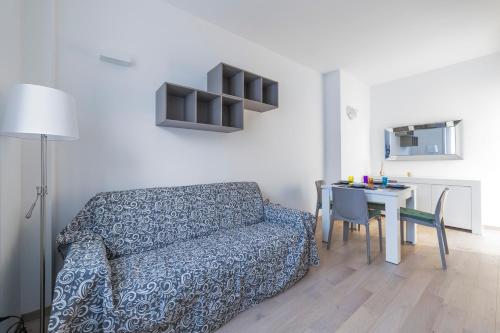 GuestHost - Milano Cosy APT with Balcony!
