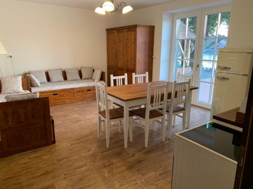 Kuchyň nebo kuchyňský kout v ubytování Százesztendős Révészház Apartman
